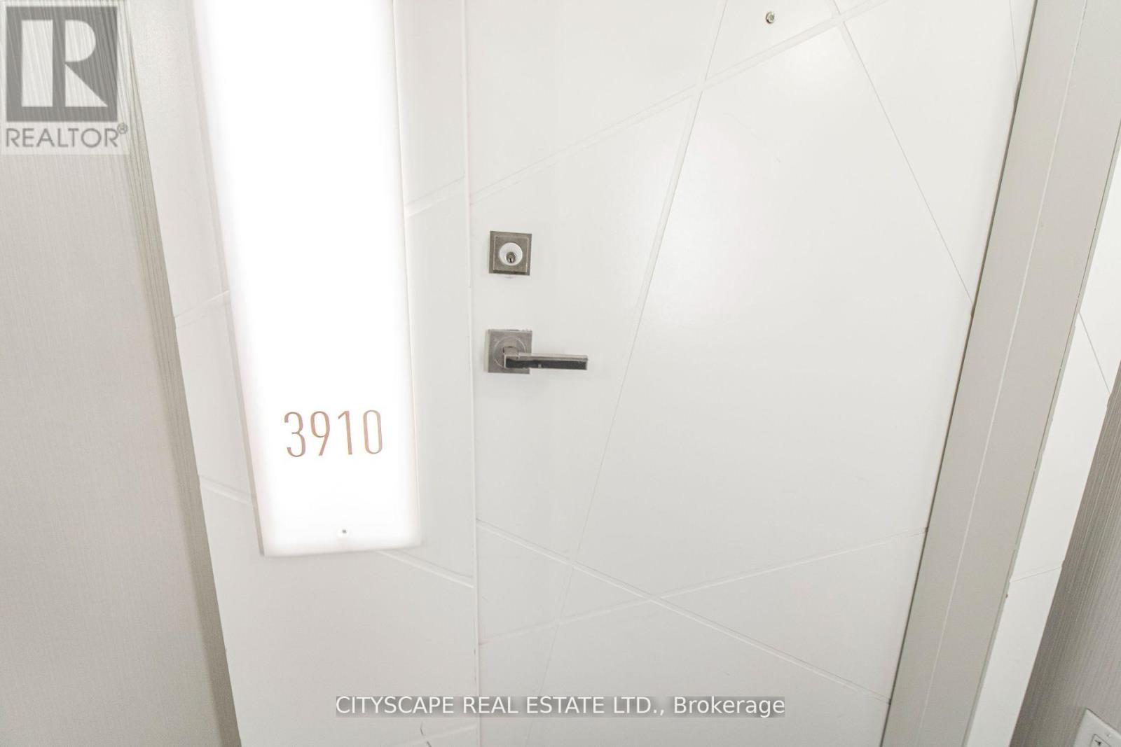 3910 - 12 York Street, Toronto, Ontario  M5J 0A5 - Photo 2 - C12082950