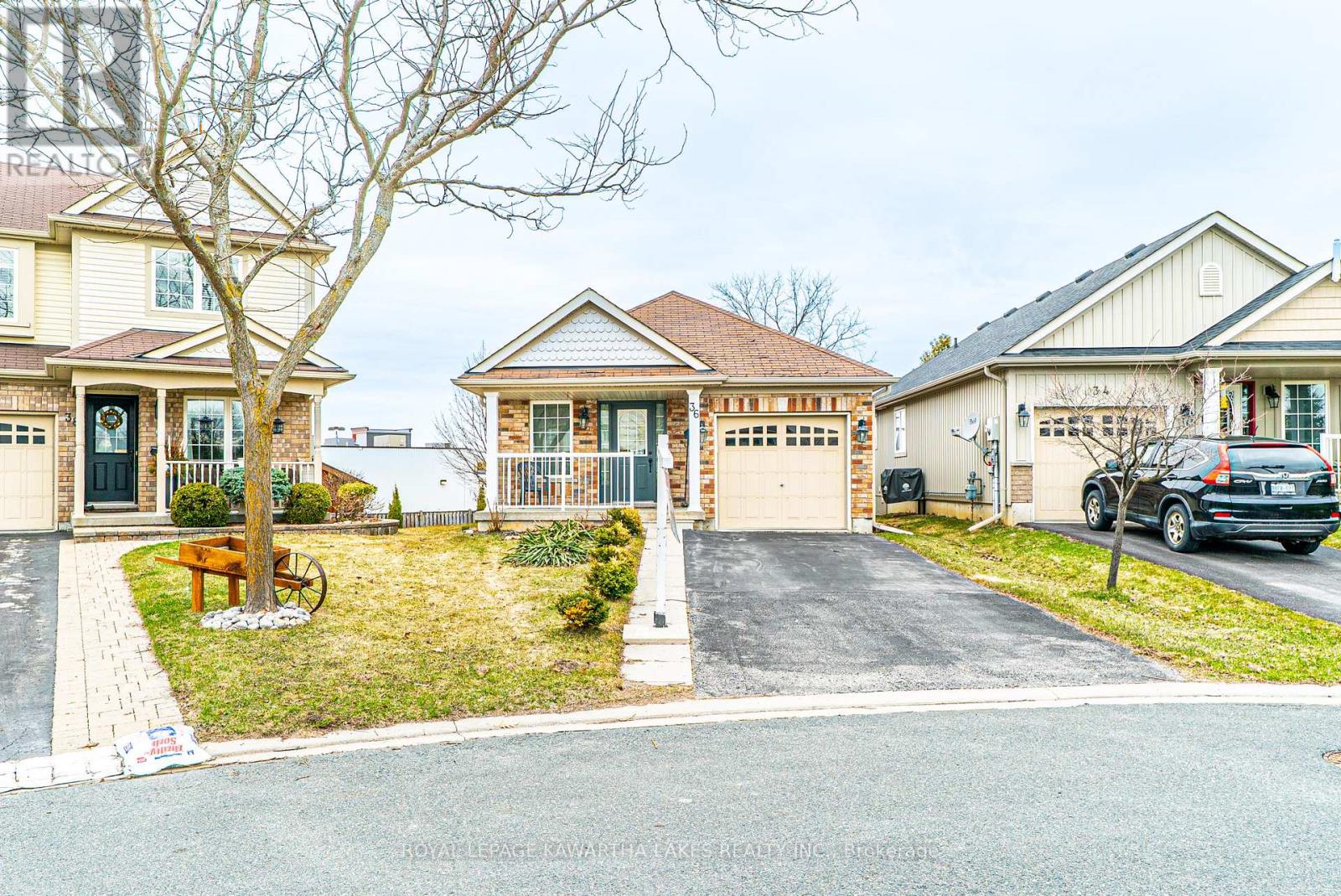 Property at 36 FALLINGBROOK CRESCENT image 2