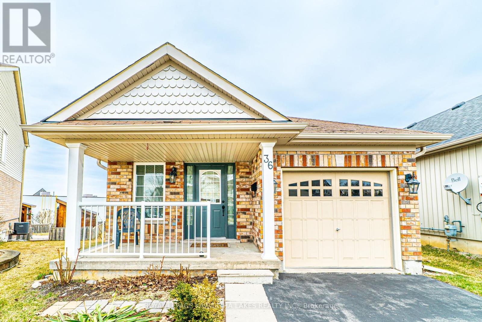 Property at 36 FALLINGBROOK CRESCENT image 4