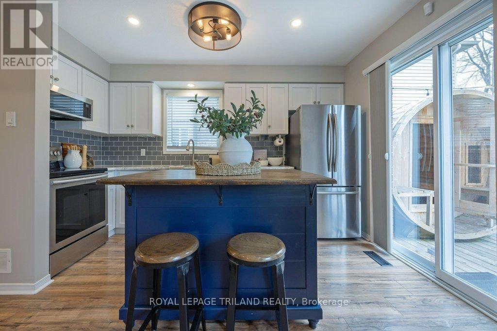 Photo 10 of 50 for 547 Ridgeview Drive
