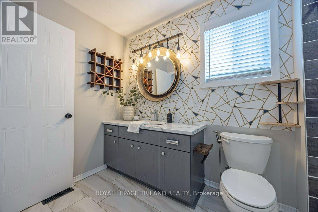 Photo 22 of 50 for 547 Ridgeview Drive