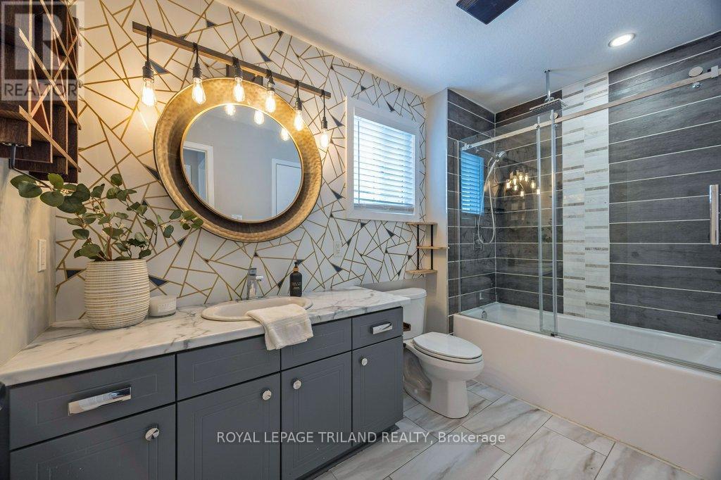 Photo 23 of 50 for 547 Ridgeview Drive