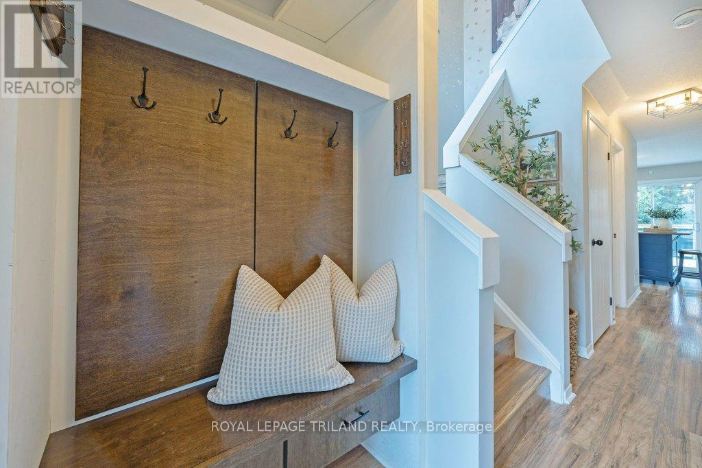Photo 6 of 50 for 547 Ridgeview Drive