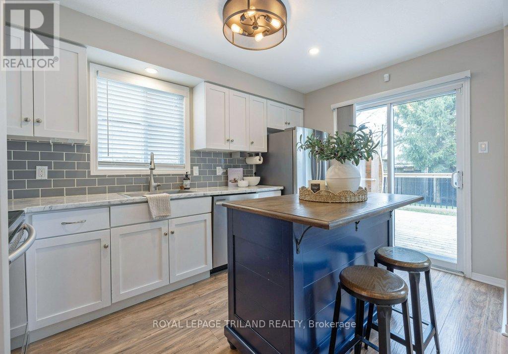 Photo 9 of 50 for 547 Ridgeview Drive