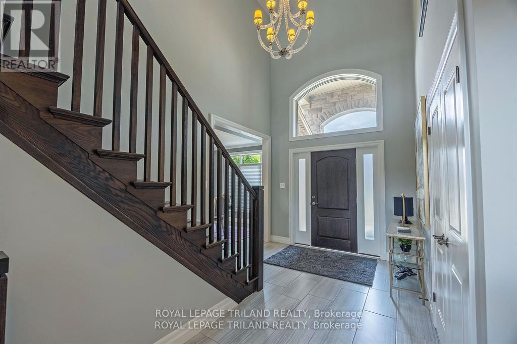 Property at 2349 DAUNCEY CRESCENT image 4