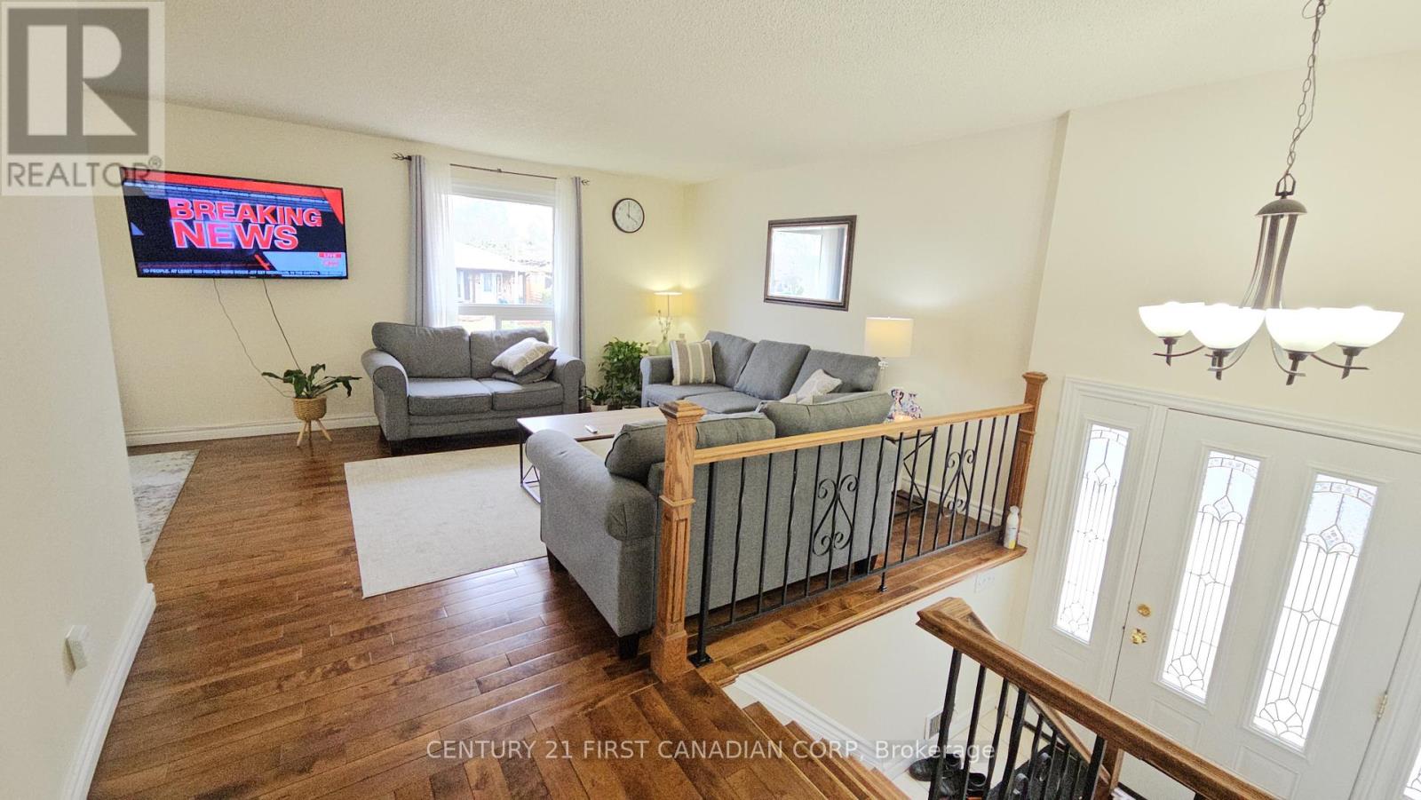 Property at 45 LOCUST CRESCENT image 3
