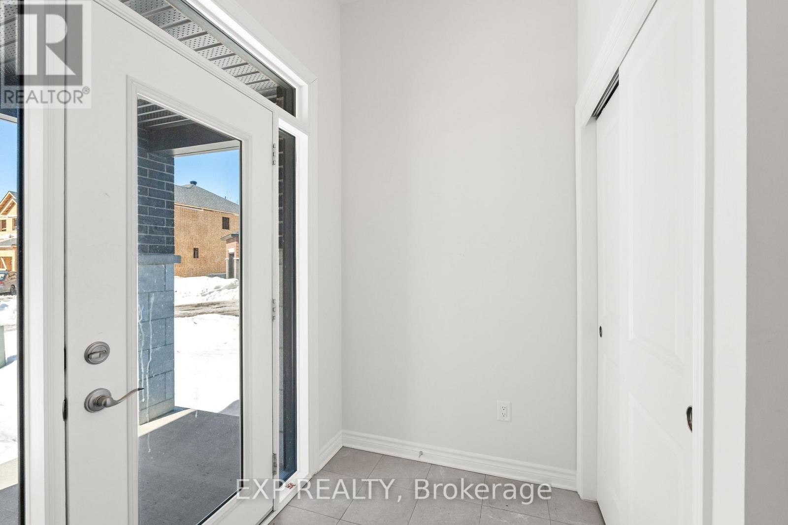 Property at 441 CLUBTAIL W image 4