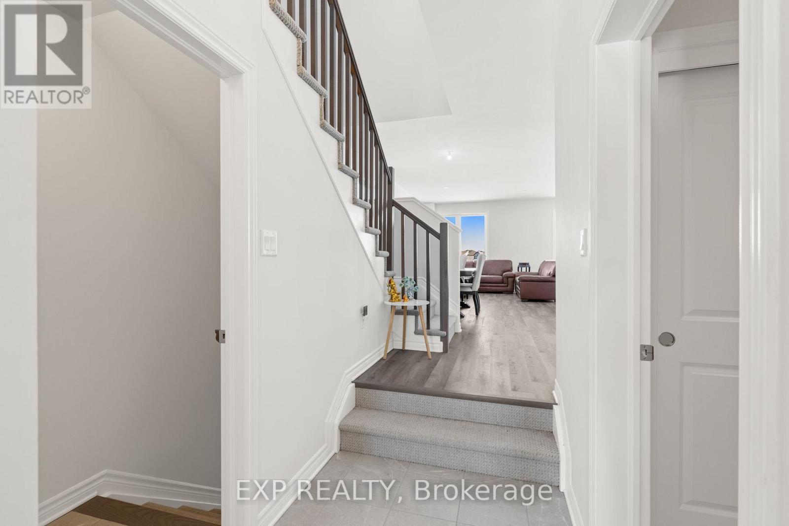Property at 441 CLUBTAIL W image 5