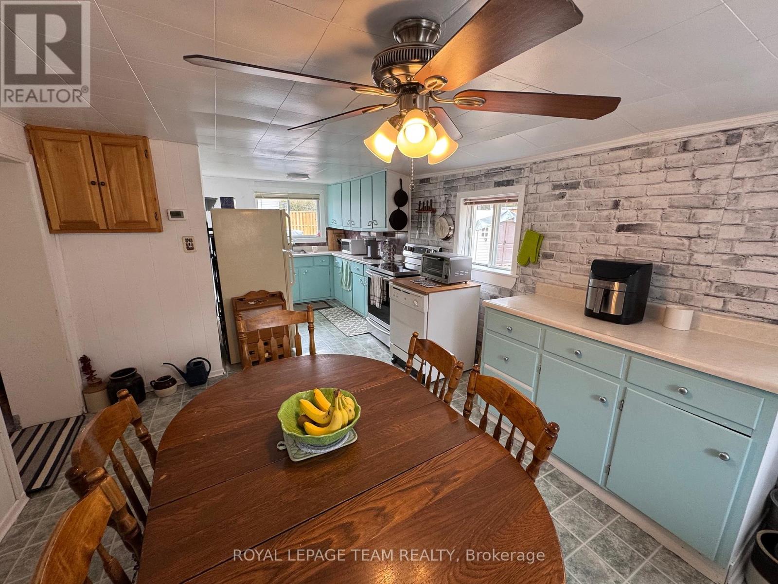 22 Wilson Street, Laurentian Hills, Ontario  K0J 1J0 - Photo 12 - X12080706