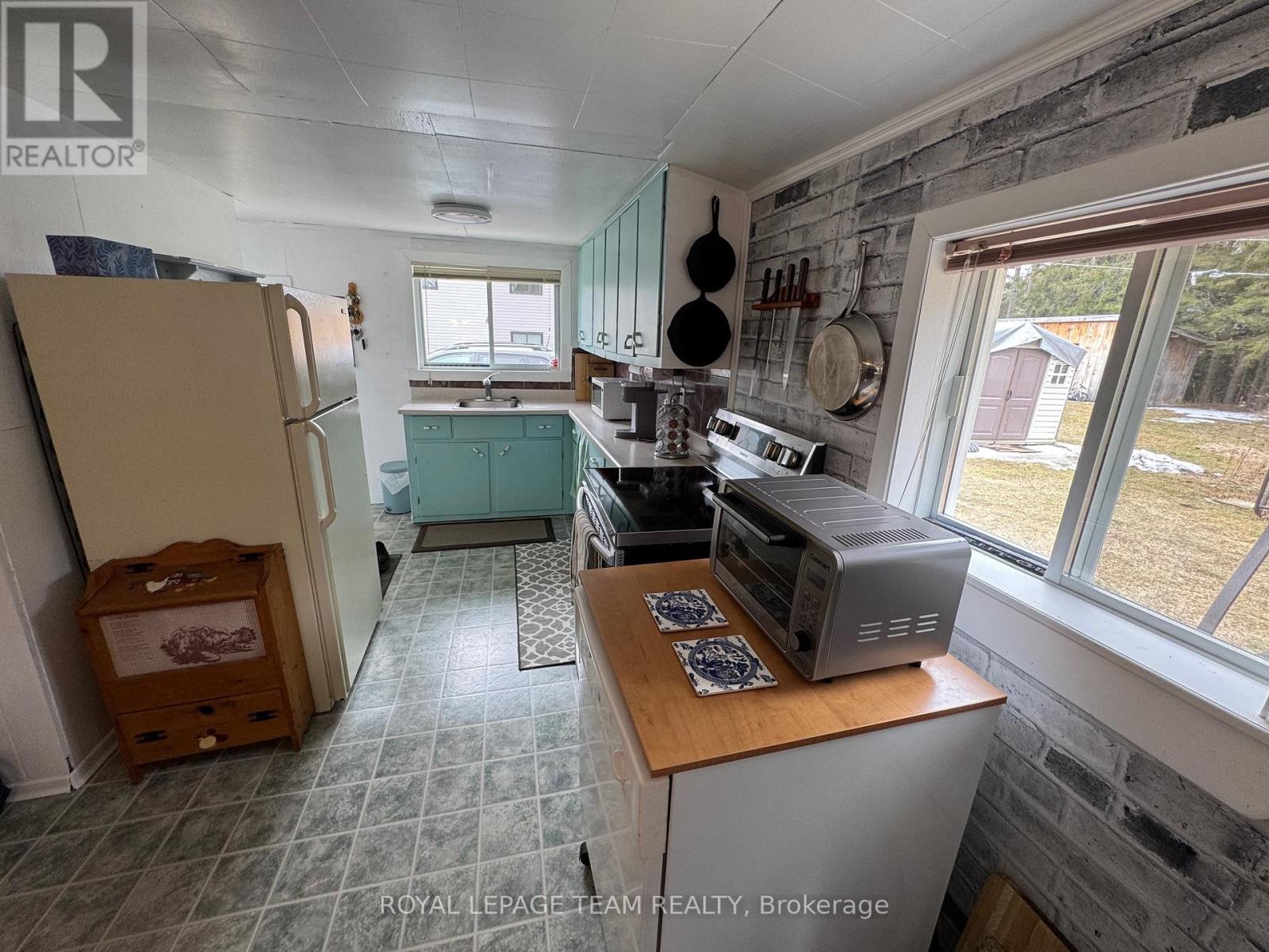 22 Wilson Street, Laurentian Hills, Ontario  K0J 1J0 - Photo 14 - X12080706