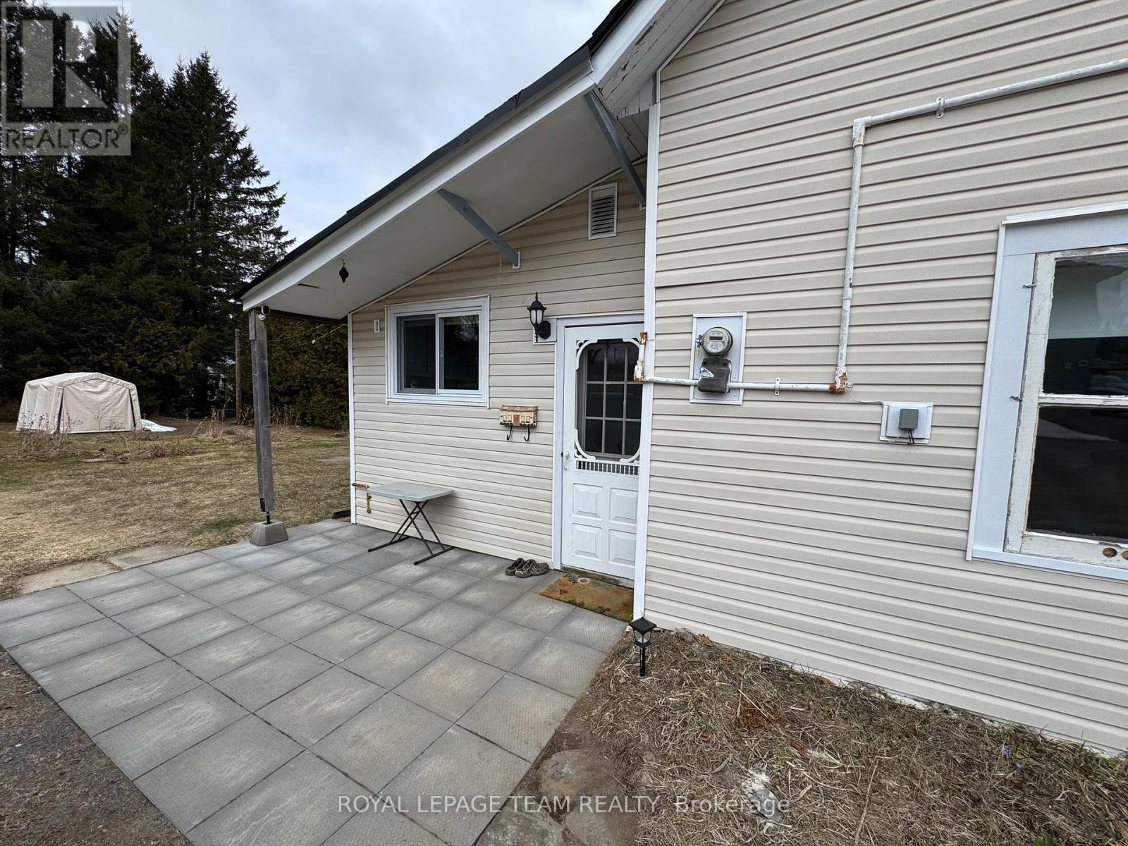 22 Wilson Street, Laurentian Hills, Ontario  K0J 1J0 - Photo 4 - X12080706