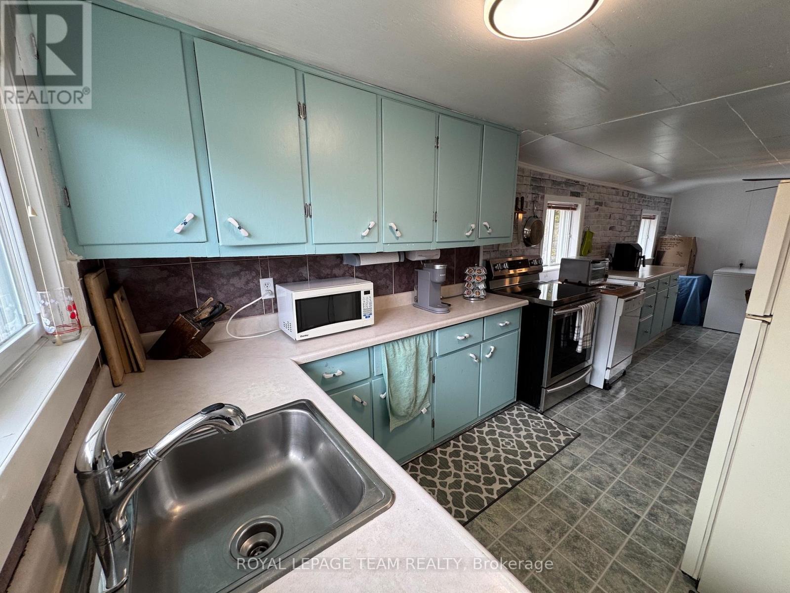 22 Wilson Street, Laurentian Hills, Ontario  K0J 1J0 - Photo 8 - X12080706