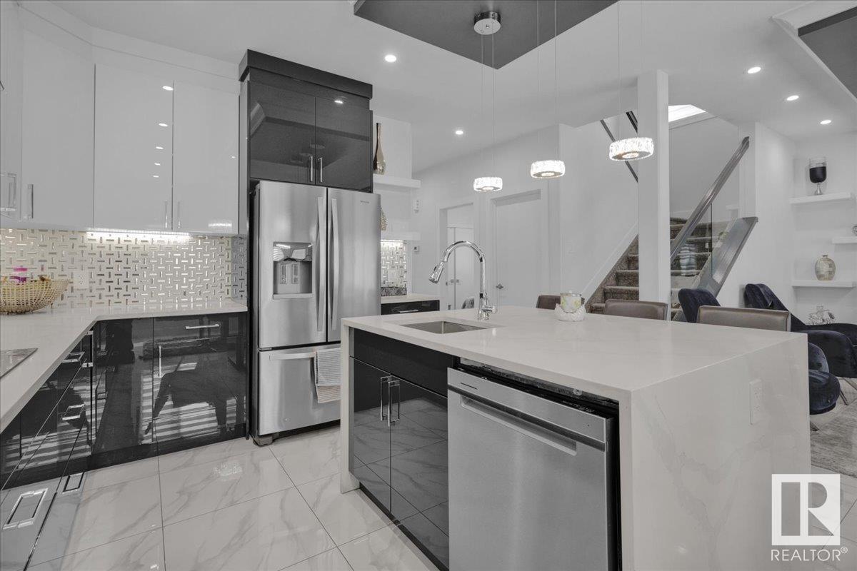 Property at 17212 61 ST NW image 1