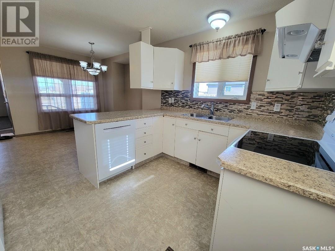 N 5040 Mirror Drive, Macklin, Saskatchewan  S0L 2C0 - Photo 10 - SK002715