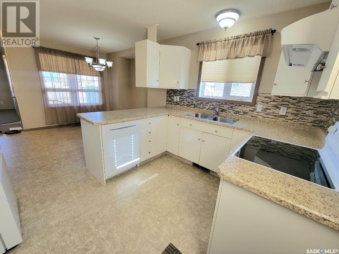 N 5040 Mirror Drive, Macklin, Saskatchewan  S0L 2C0 - Photo 7 - SK002715