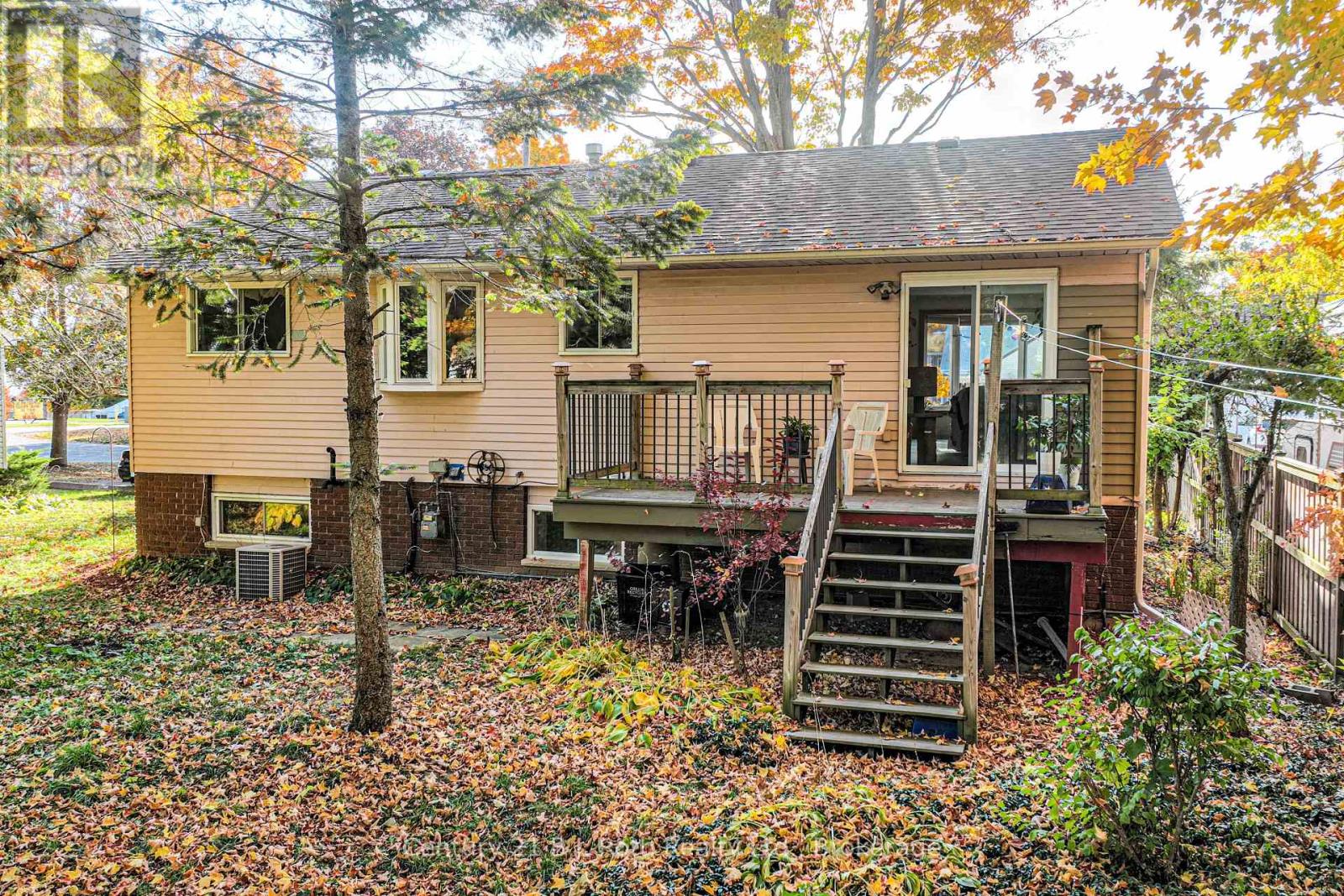 24 Champlain Street, Orillia, Ontario  L3V 2G7 - Photo 6 - S12043869