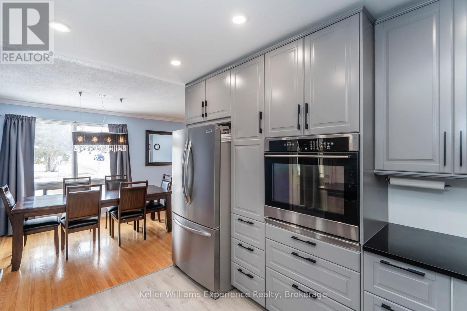 701 Bayview Drive, Midland, Ontario  L4R 2P4 - Photo 4 - S12080877
