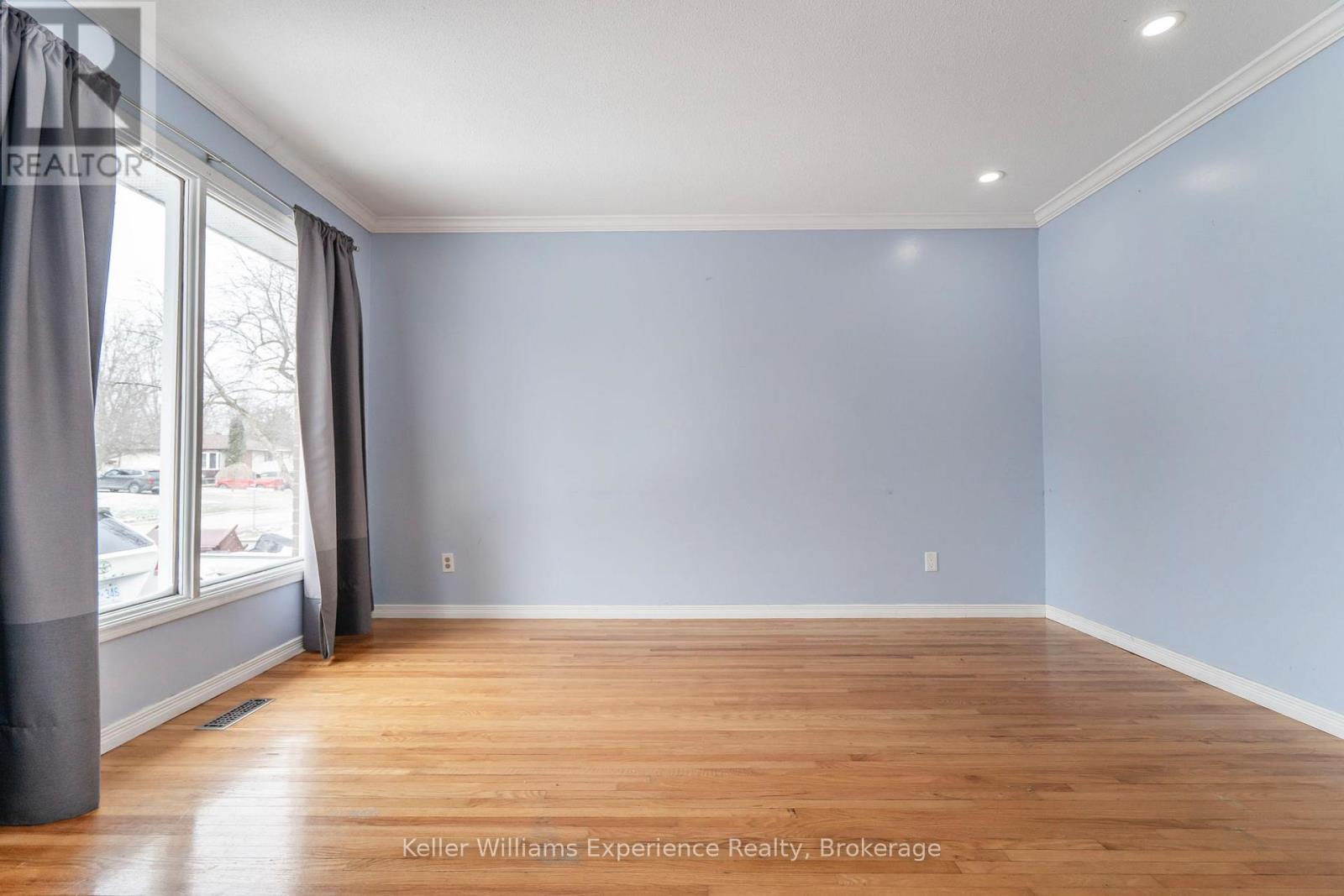 701 Bayview Drive, Midland, Ontario  L4R 2P4 - Photo 7 - S12080877