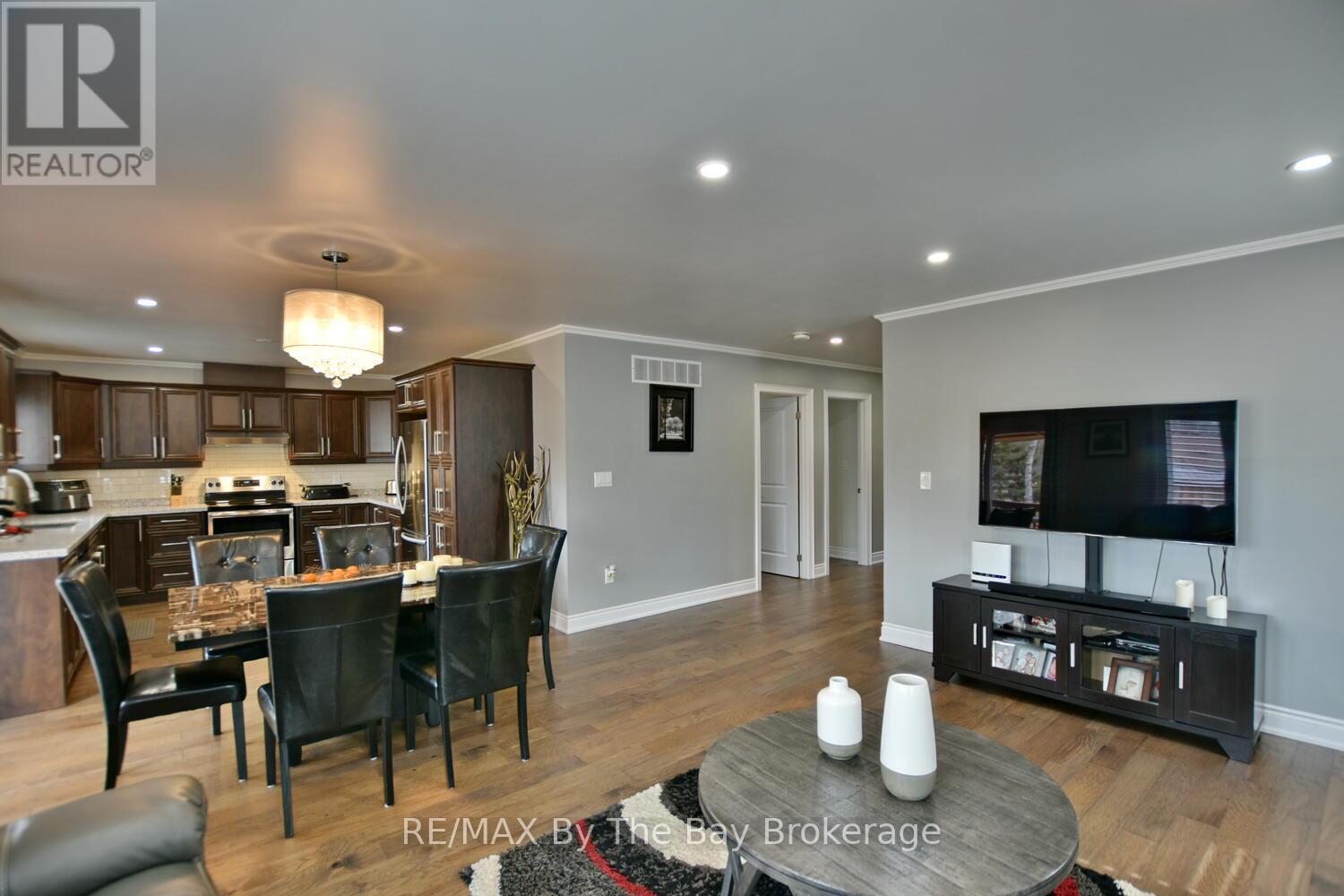 104 61st Street S, Wasaga Beach, Ontario  L9Z 2Z3 - Photo 18 - S12080941