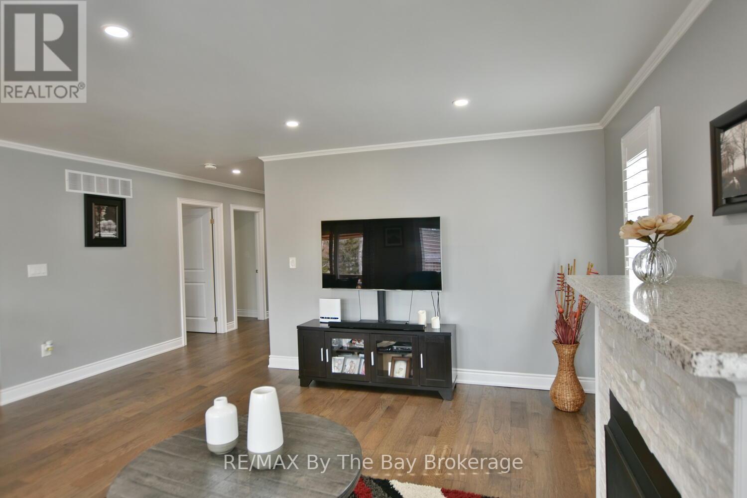 104 61st Street S, Wasaga Beach, Ontario  L9Z 2Z3 - Photo 19 - S12080941