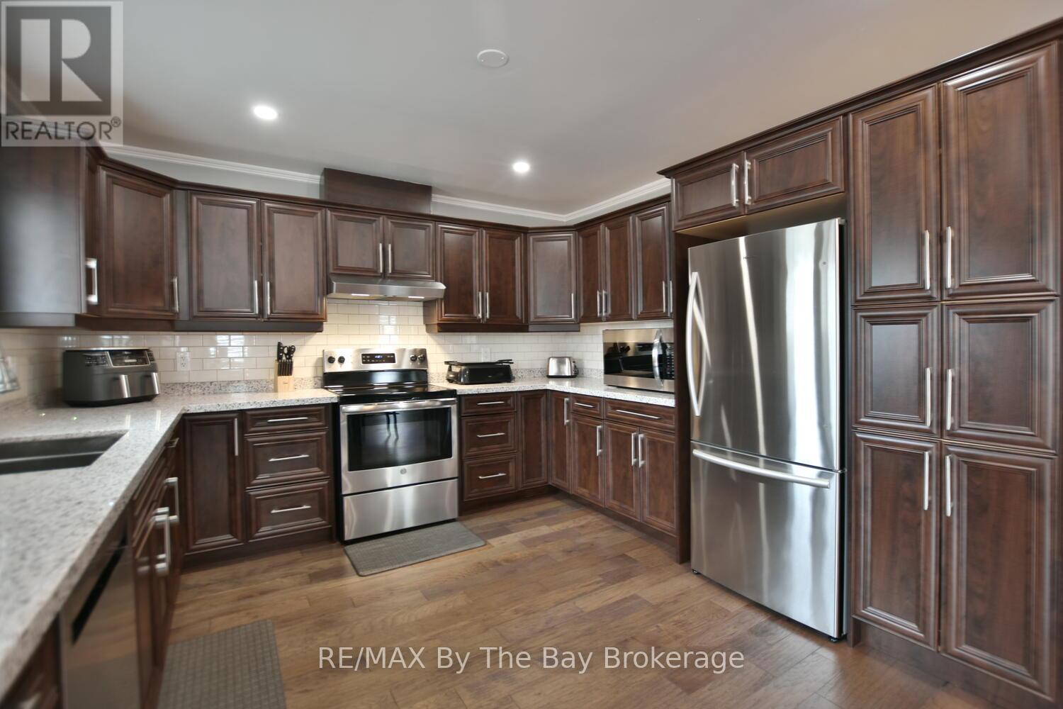 104 61st Street S, Wasaga Beach, Ontario  L9Z 2Z3 - Photo 21 - S12080941