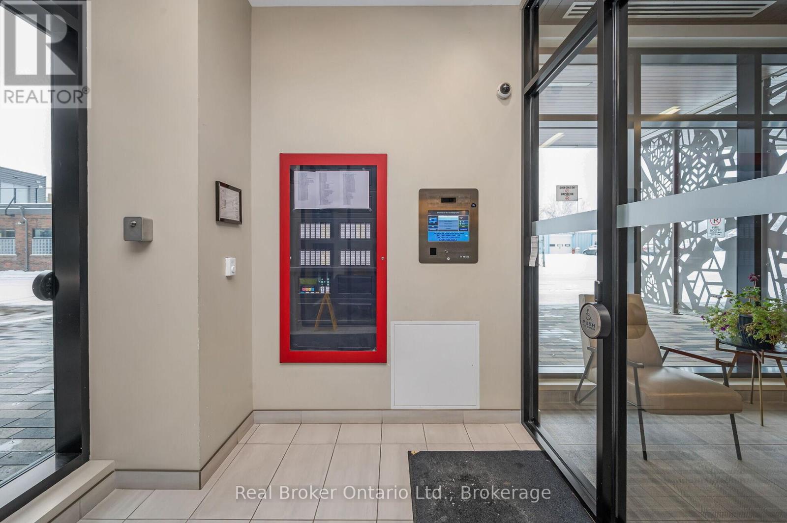 Property at 904 - 108 GARMENT STREET image 3