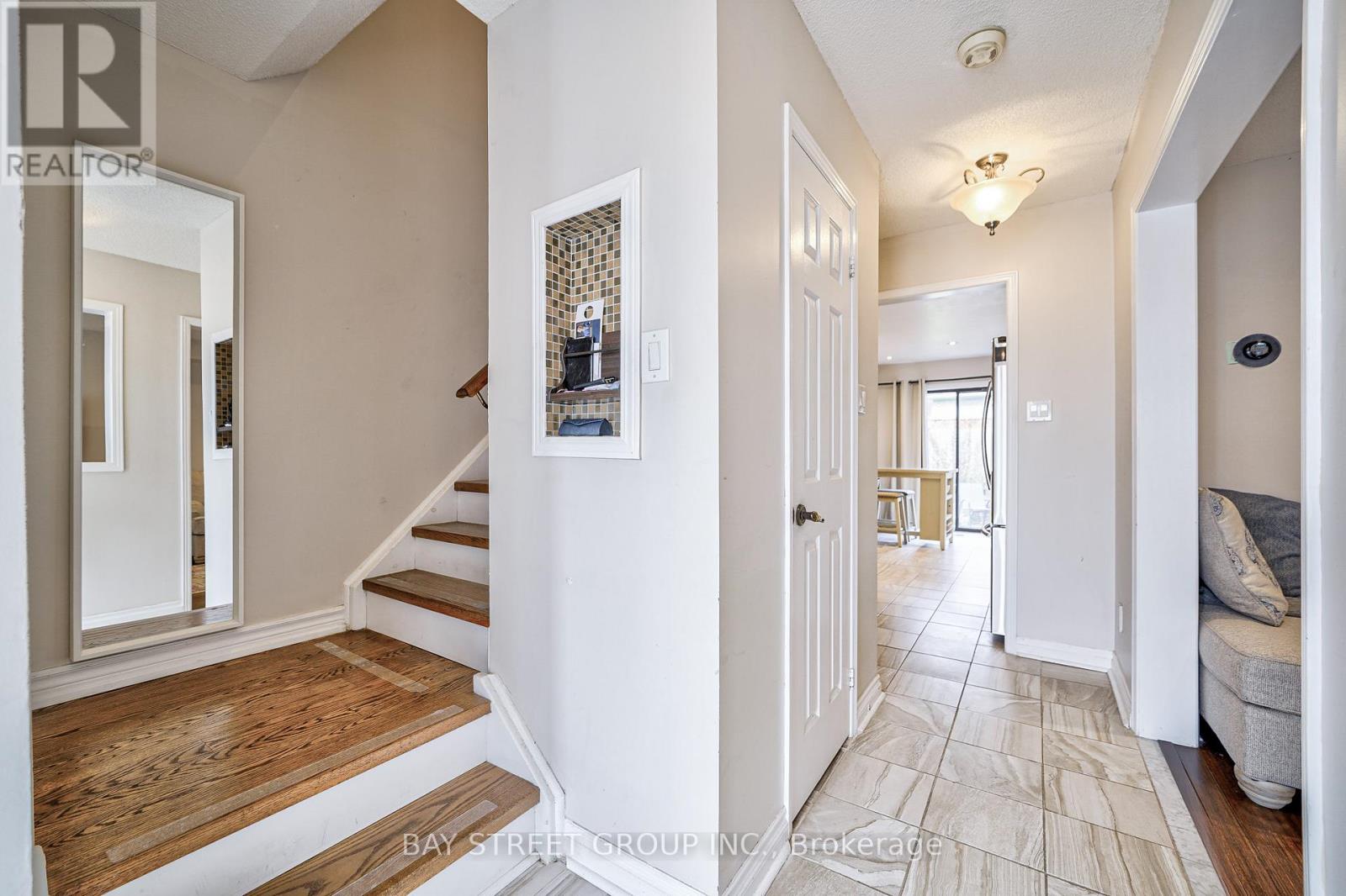 26 Cypress Court, Aurora, Ontario  L4G 6S8 - Photo 8 - N12080813