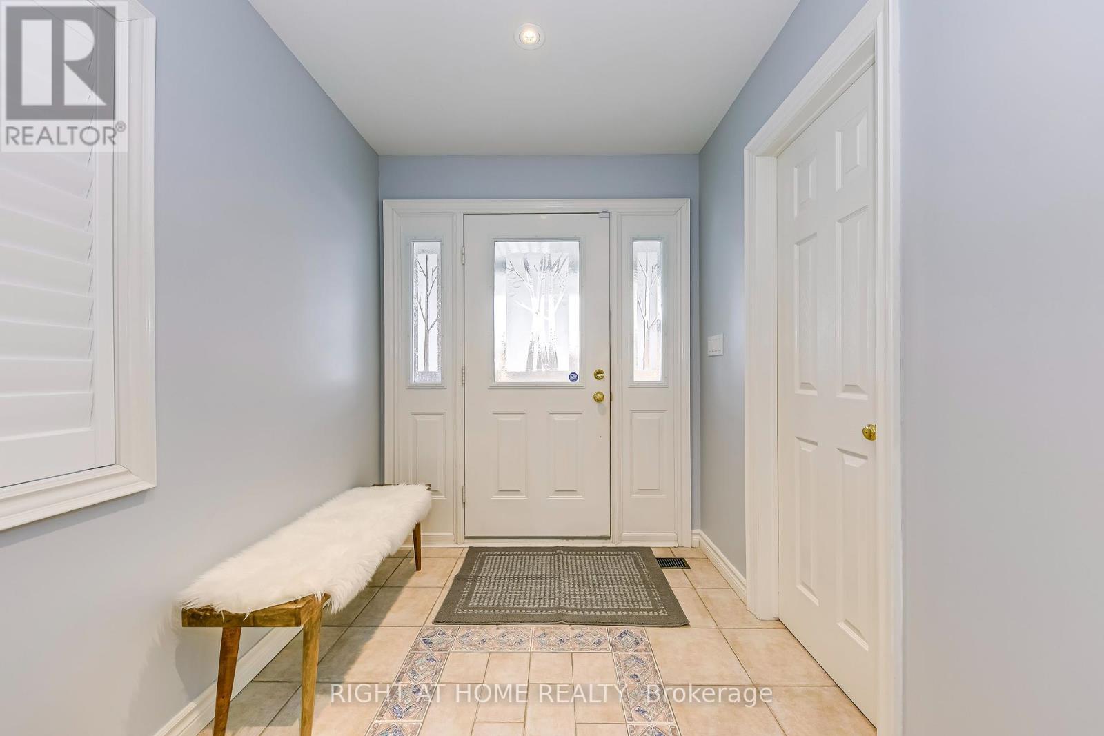 Property at 963 HAMPTON CRESCENT S image 3