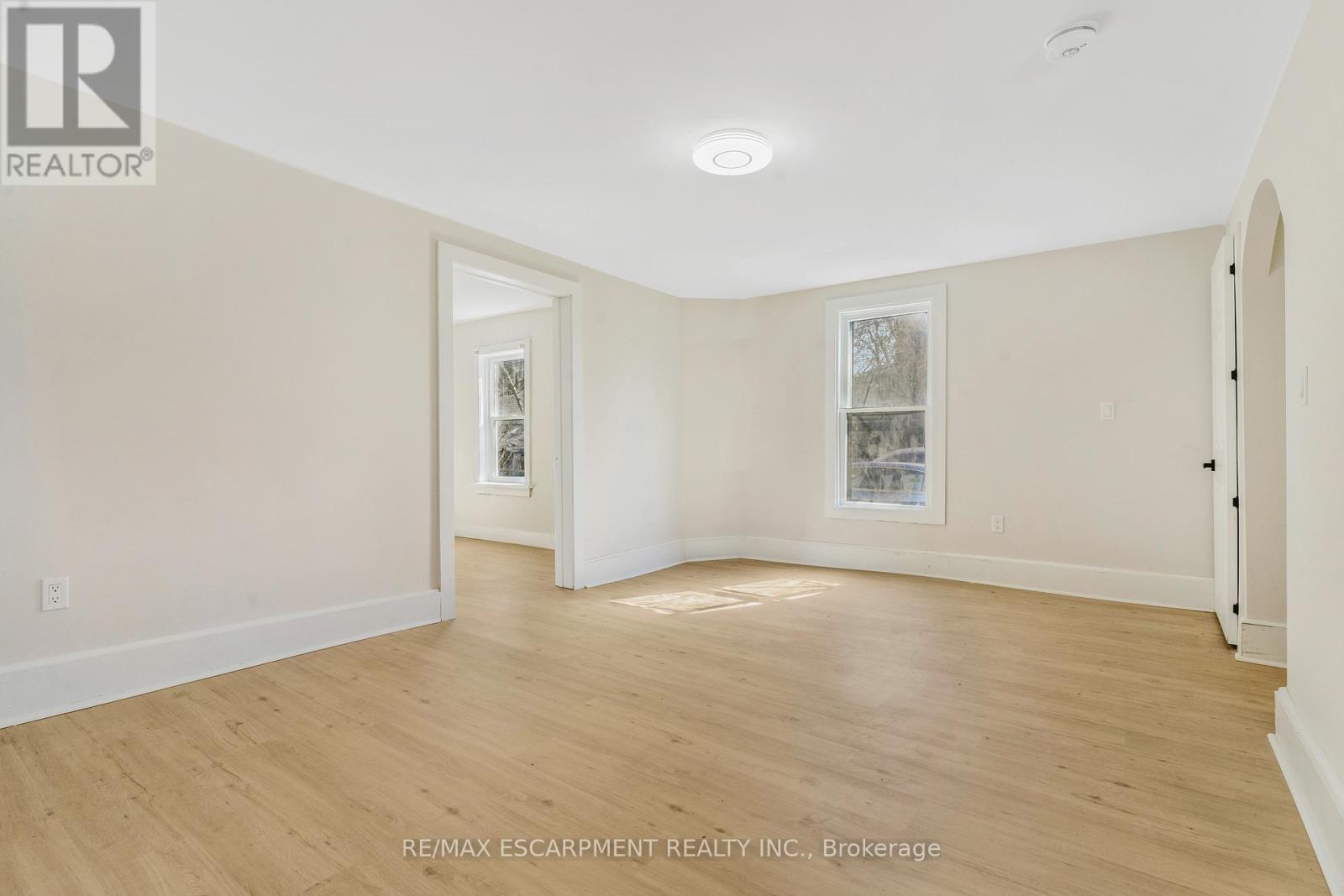 16 Albert Street, Welland, Ontario  L3B 4L2 - Photo 12 - X12077249
