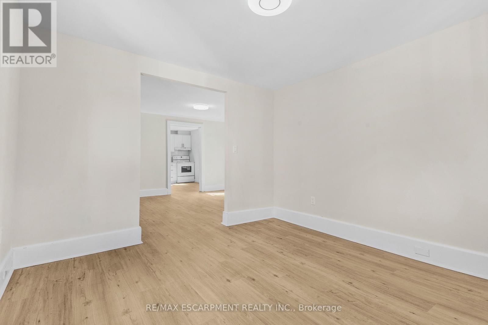 16 Albert Street, Welland, Ontario  L3B 4L2 - Photo 14 - X12077249