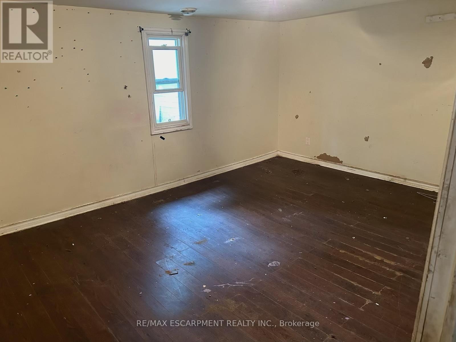 16 Albert Street, Welland, Ontario  L3B 4L2 - Photo 3 - X12077249