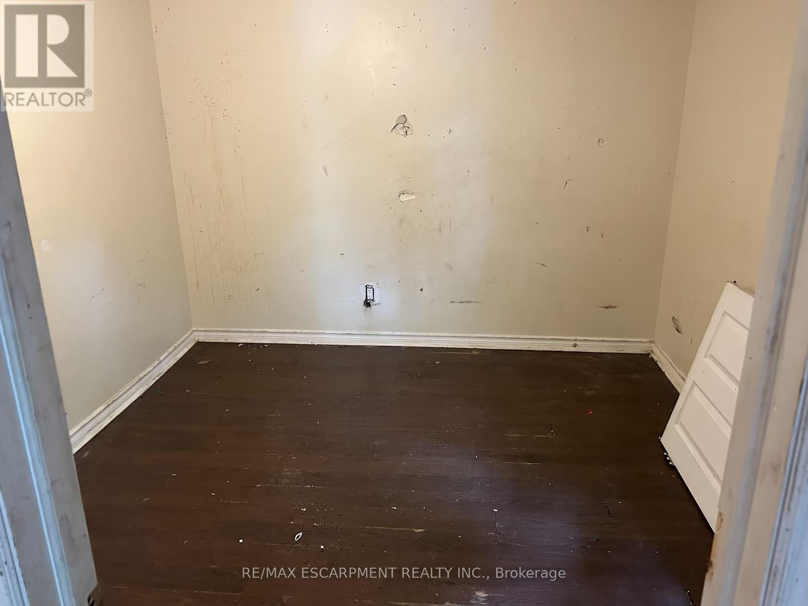 16 Albert Street, Welland, Ontario  L3B 4L2 - Photo 6 - X12077249