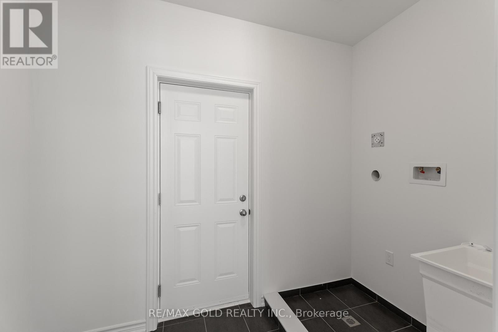 93 Molozzi Street, Erin, Ontario  N0B 1T0 - Photo 8 - X12080443