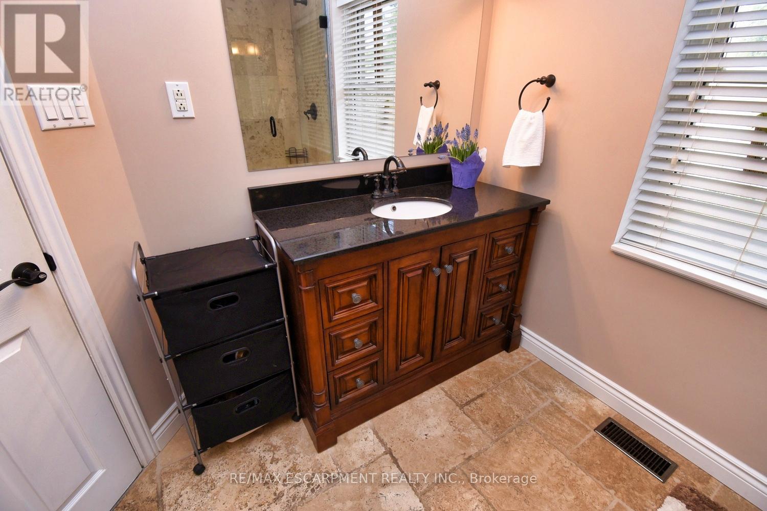 16 Margaret Street, Hamilton, Ontario  L0R 2H0 - Photo 12 - X12080825