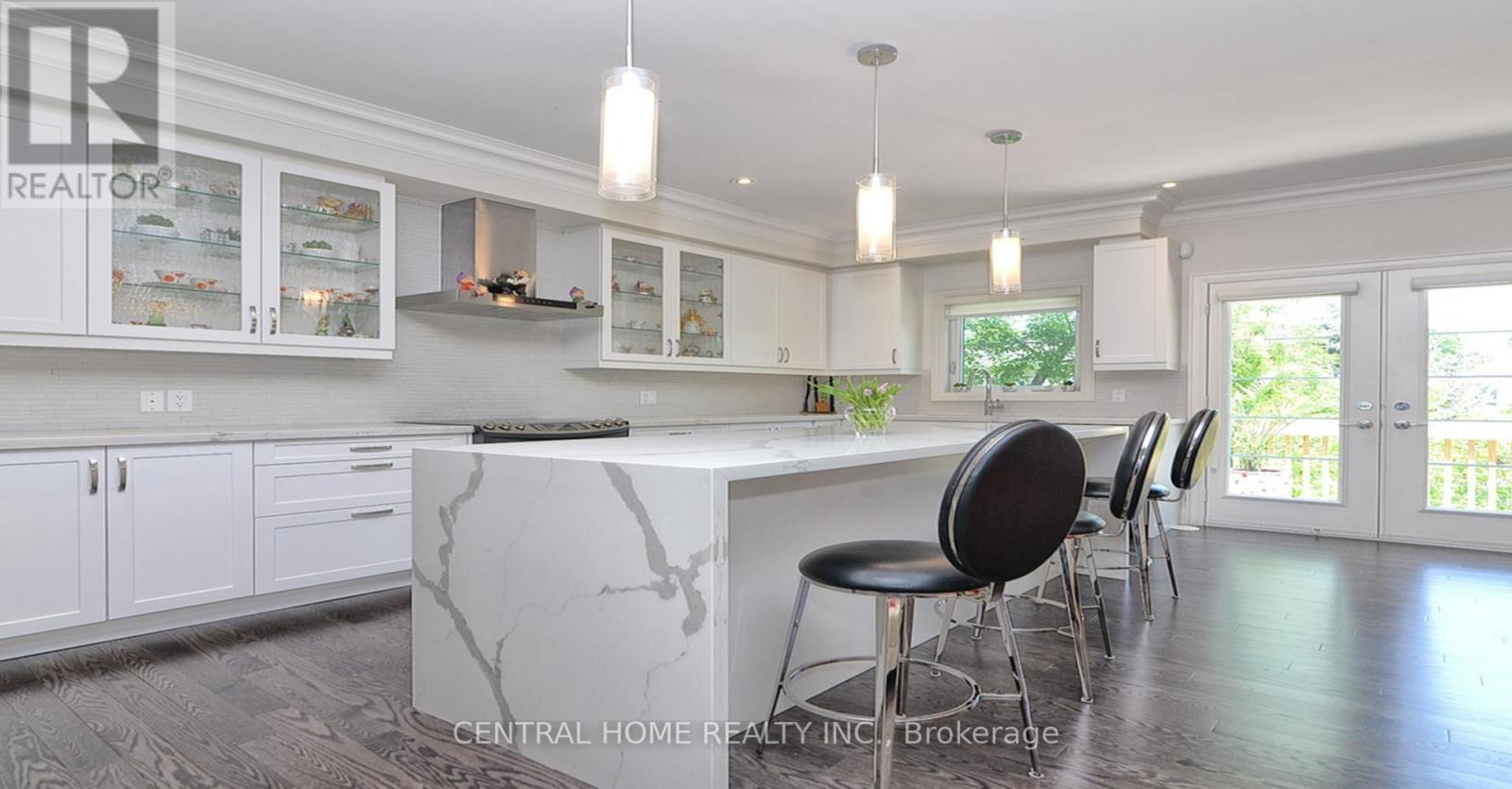 47 Divon Lane, Richmond Hill, Ontario  L4B 0G4 - Photo 2 - N12068392