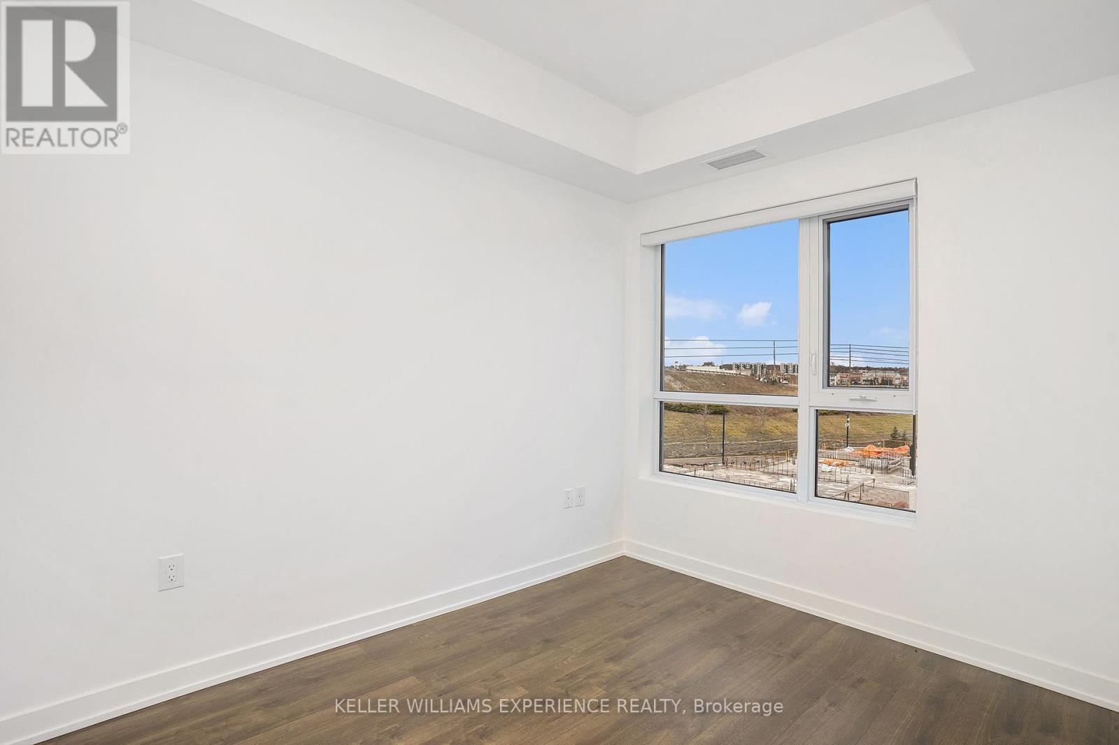 302 - 56 Lakeside Terrace, Barrie, Ontario  L4M 7B9 - Photo 6 - S12081718