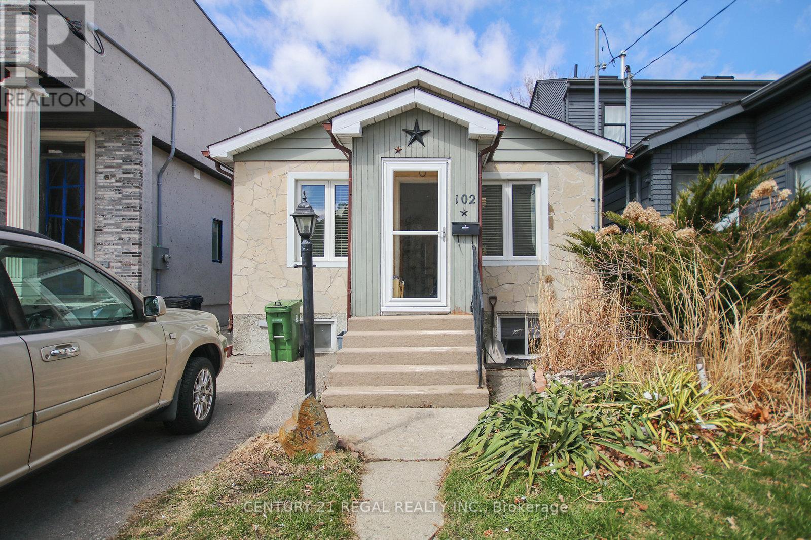 102 NEWCASTLE STREET, Toronto, Ontario