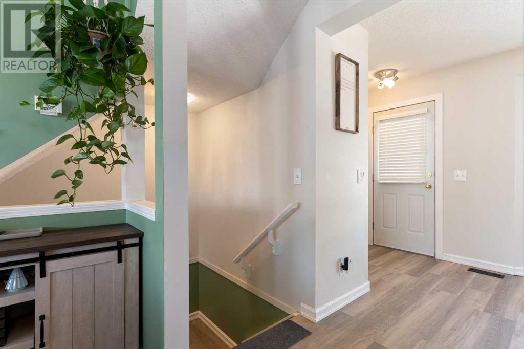 Property at 652 Killarney Glen Court SW image 4