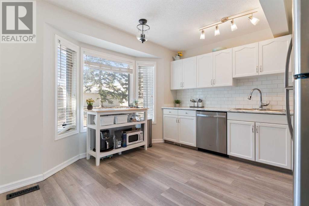 Property at 652 Killarney Glen Court SW image 5