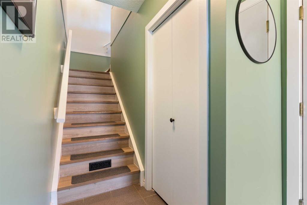 Property at 652 Killarney Glen Court SW image 3