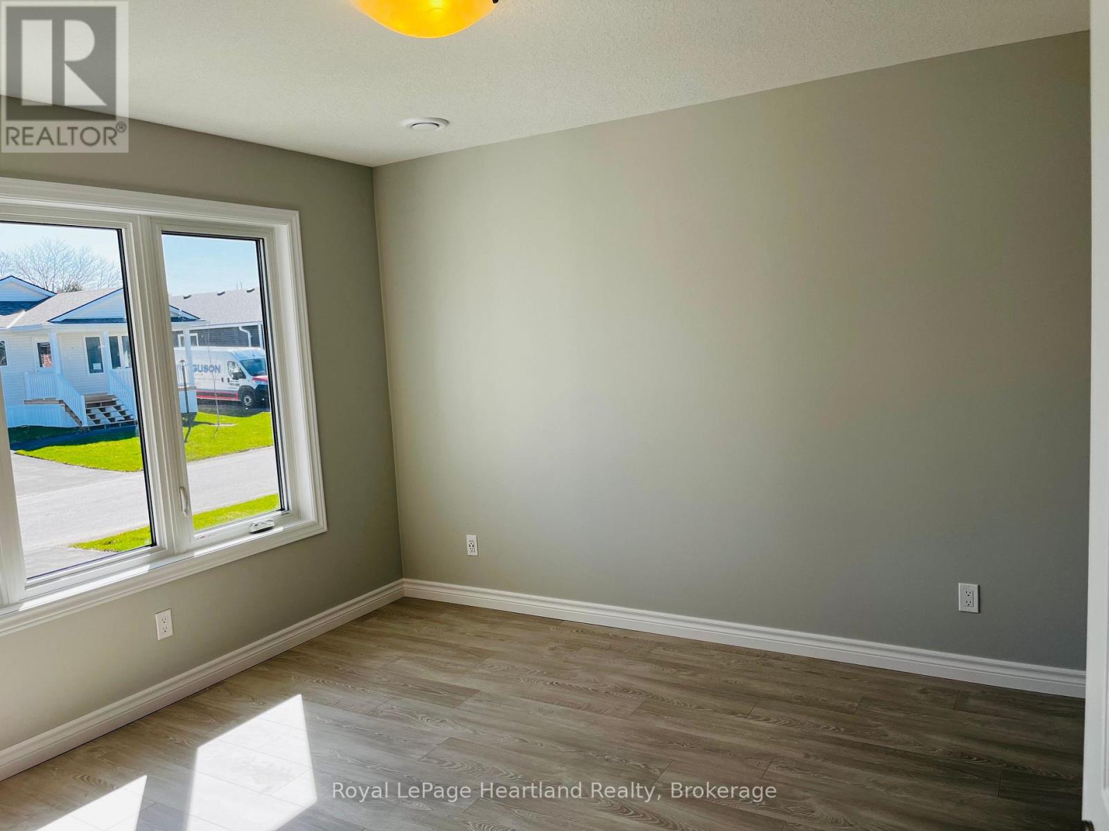 11 Bluffs View Boulevard, Ashfield-Colborne-Wawanosh, Ontario  N7A 0C1 - Photo 10 - X12083054