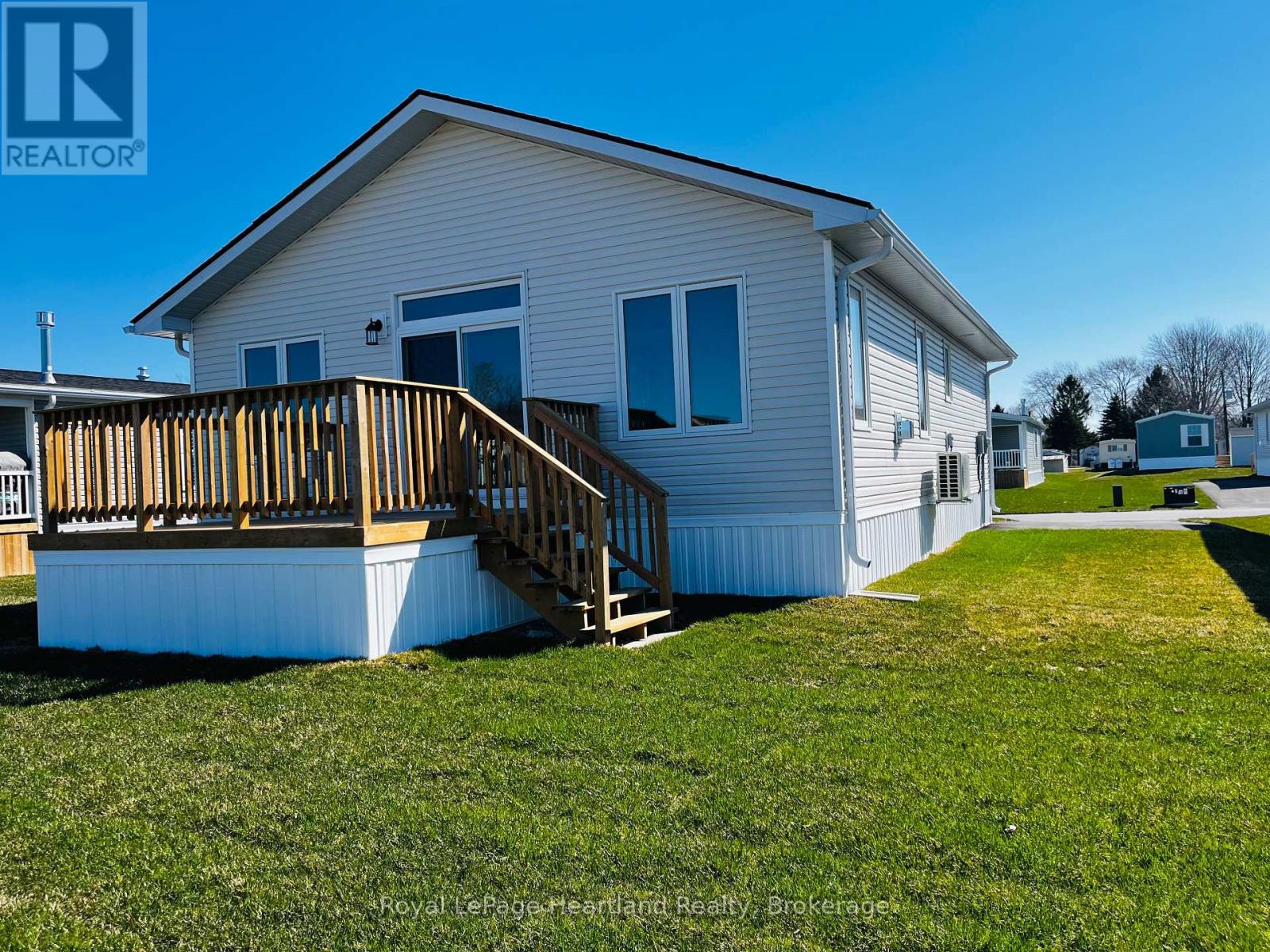 11 Bluffs View Boulevard, Ashfield-Colborne-Wawanosh, Ontario  N7A 0C1 - Photo 16 - X12083054