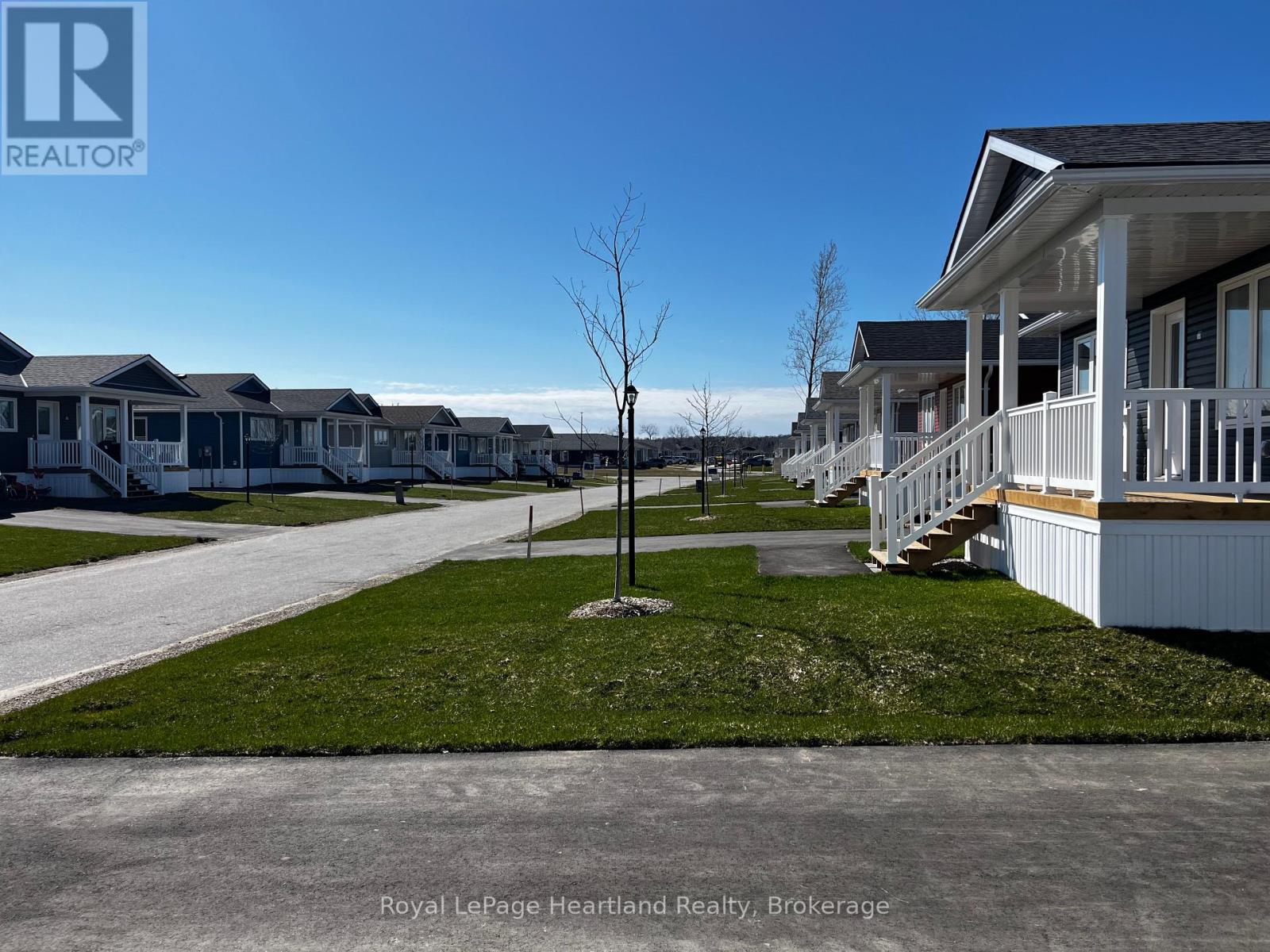 11 Bluffs View Boulevard, Ashfield-Colborne-Wawanosh, Ontario  N7A 0C1 - Photo 2 - X12083054