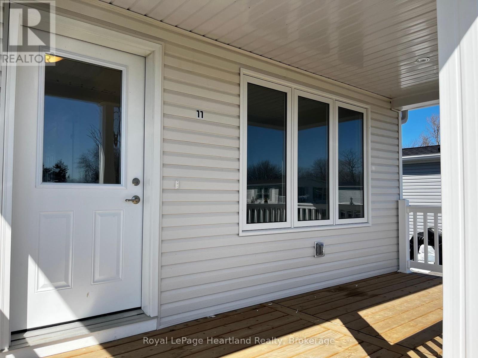 11 Bluffs View Boulevard, Ashfield-Colborne-Wawanosh, Ontario  N7A 0C1 - Photo 3 - X12083054