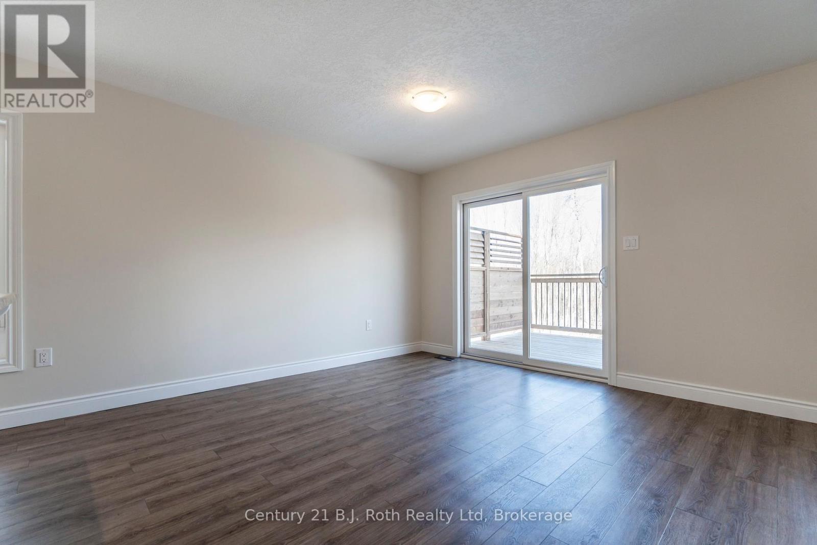 52 Hunter Avenue, Tay, Ontario  L0K 2A0 - Photo 16 - S12041713
