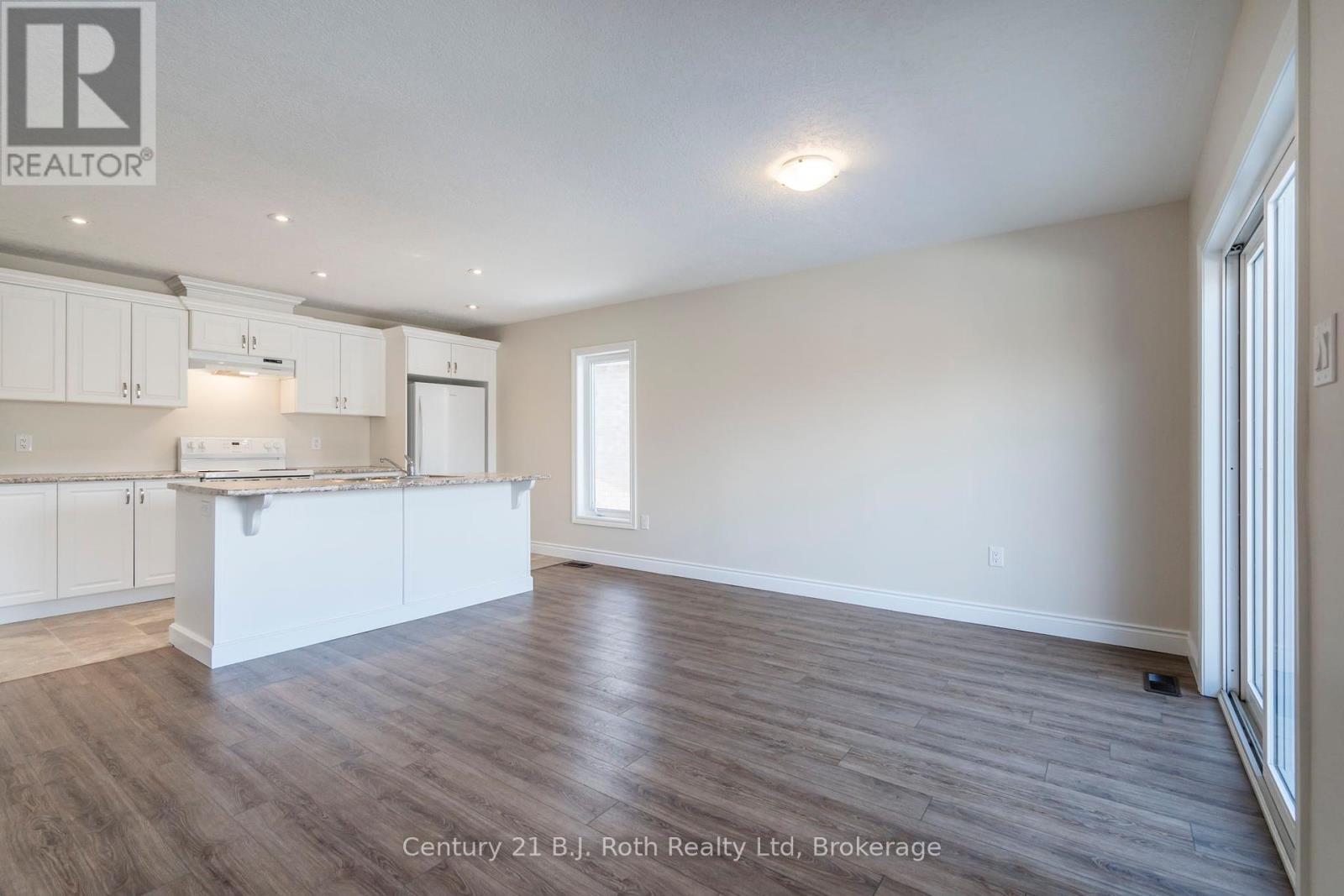 52 Hunter Avenue, Tay, Ontario  L0K 2A0 - Photo 18 - S12041713