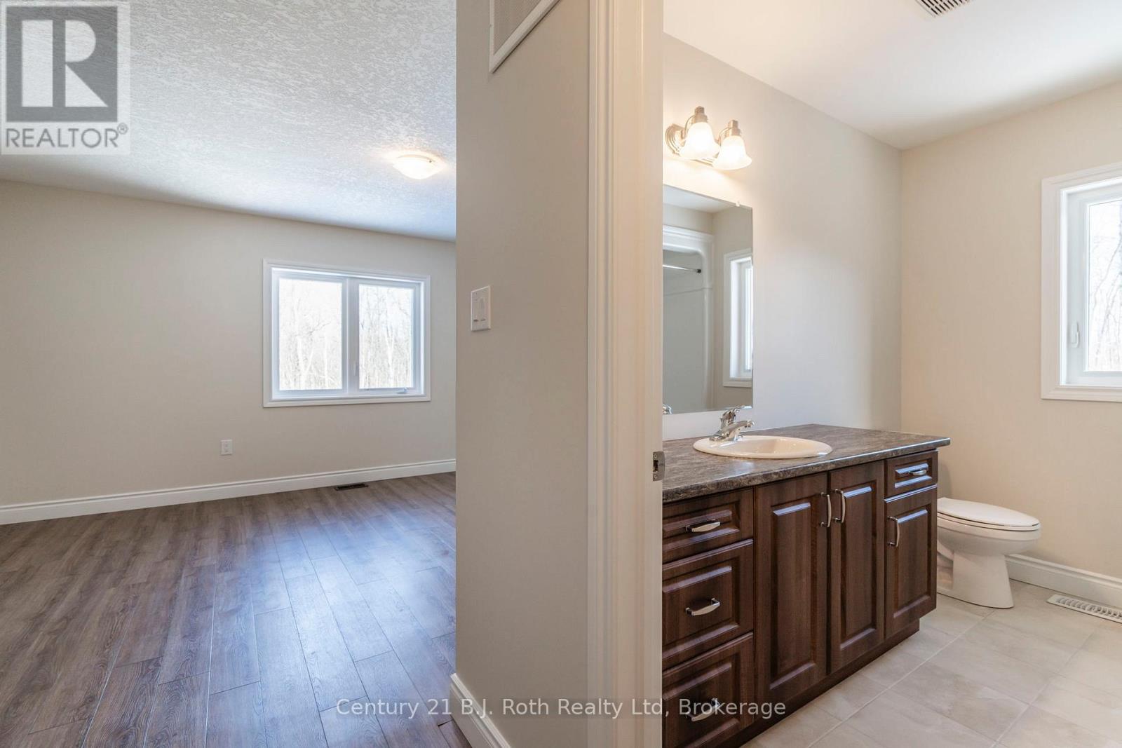 52 Hunter Avenue, Tay, Ontario  L0K 2A0 - Photo 27 - S12041713