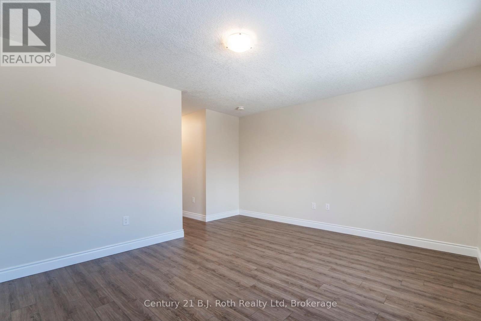 52 Hunter Avenue, Tay, Ontario  L0K 2A0 - Photo 32 - S12041713