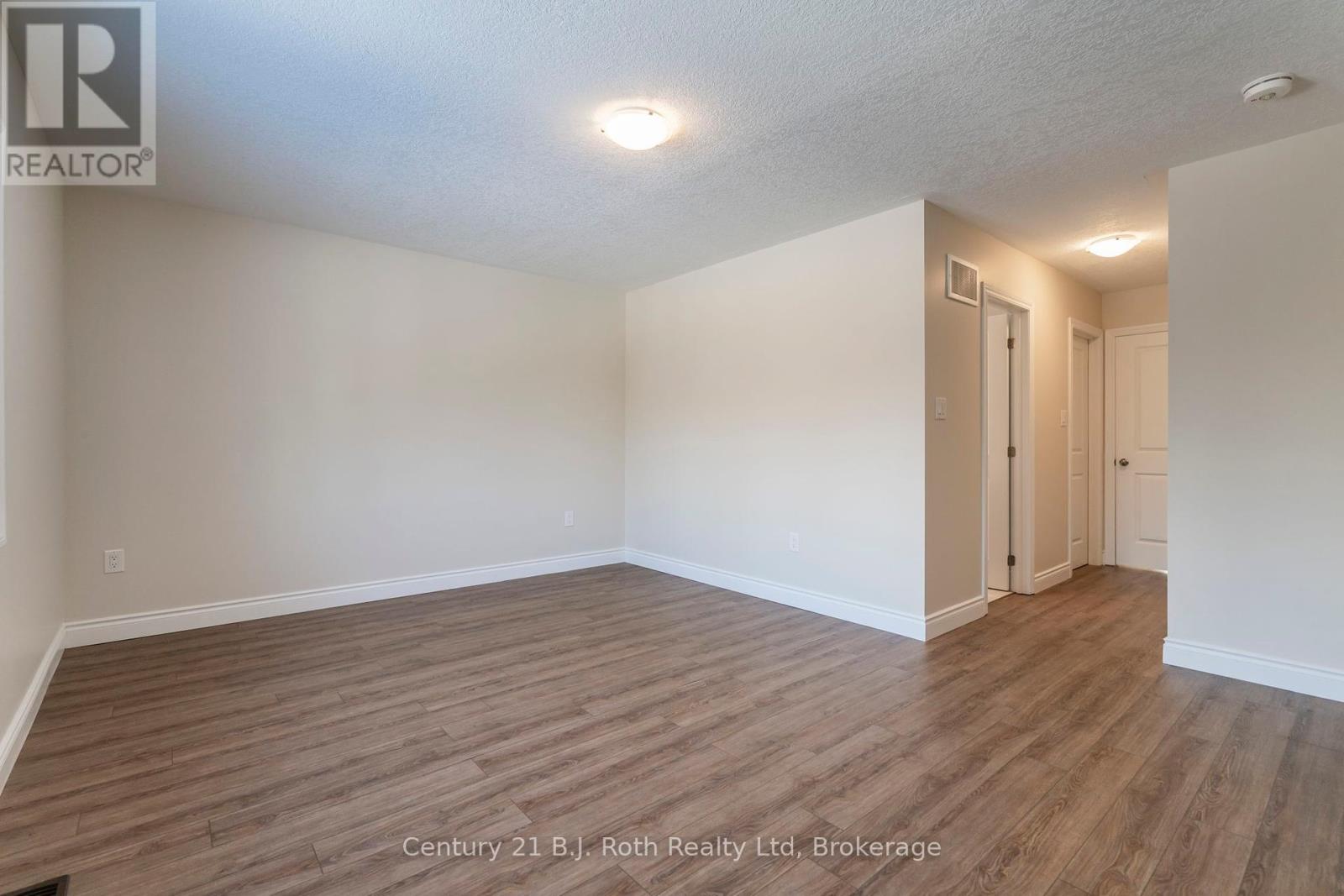 52 Hunter Avenue, Tay, Ontario  L0K 2A0 - Photo 33 - S12041713