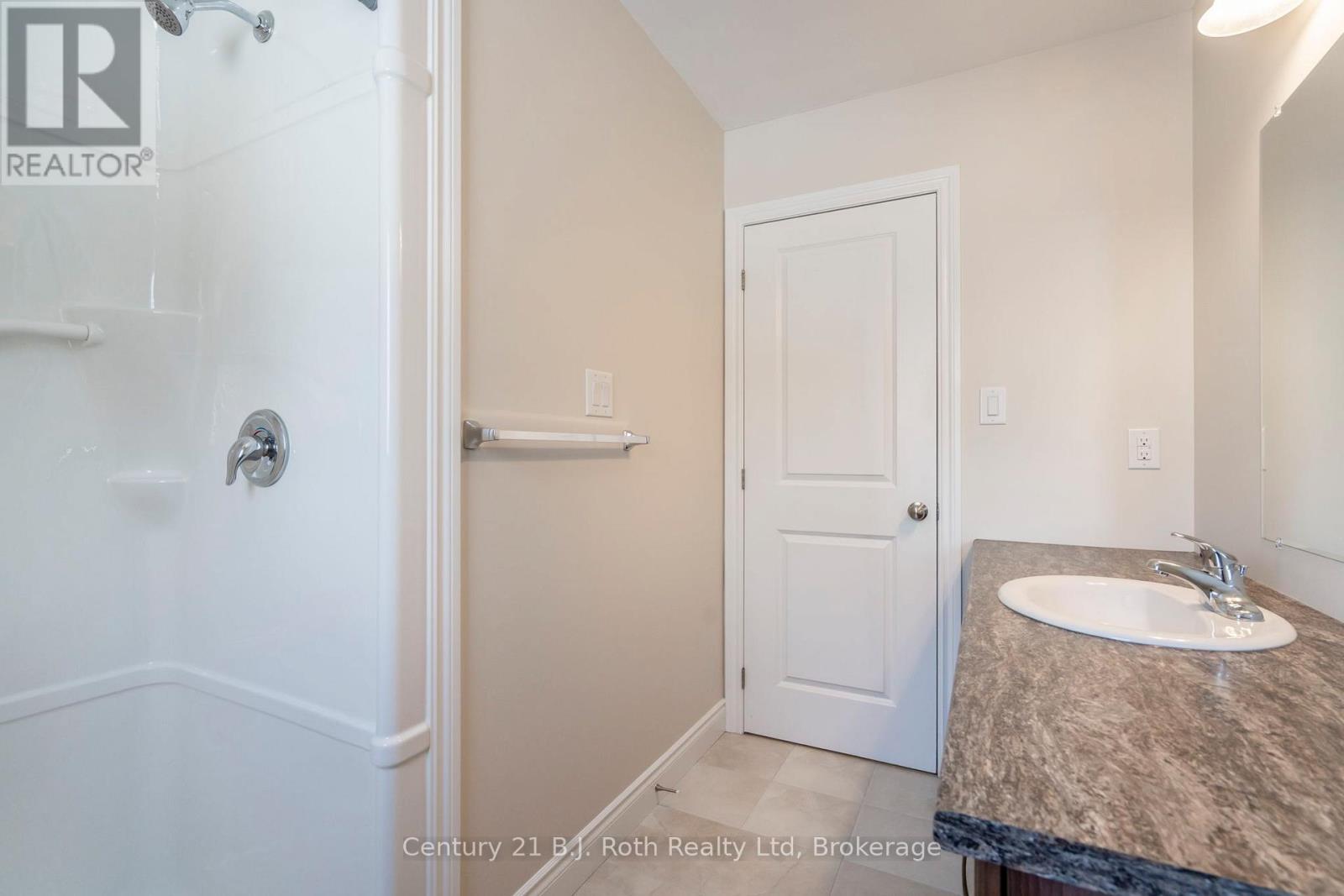 52 Hunter Avenue, Tay, Ontario  L0K 2A0 - Photo 36 - S12041713